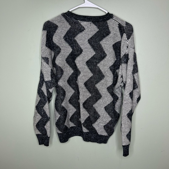 Men's vintage Santana medium grey and black knit zig zag sweater - Picture 3 of 10